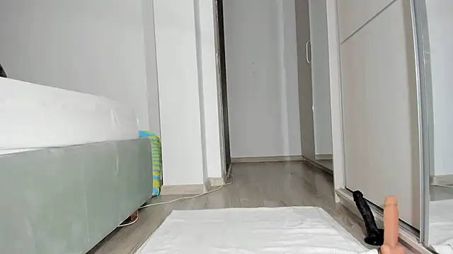 AnneQueen online show from October 8, 2025, 8:12 am