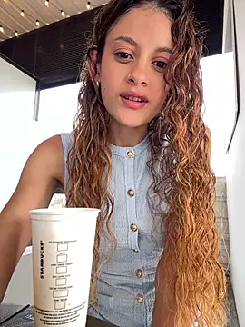 alana15 online show from October 3, 2025, 9:23 pm