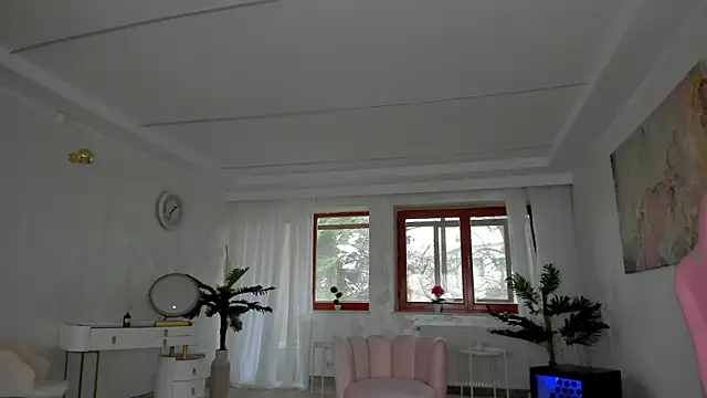 TiffanyHouston  online show from December 5, 2024, 7:05 am