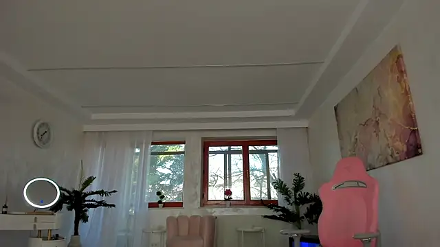 TiffanyHouston  online show from January 18, 2025, 7:28 am