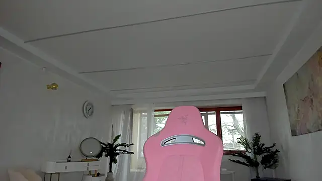 TiffanyHouston  online show from February 3, 2025, 6:45 am