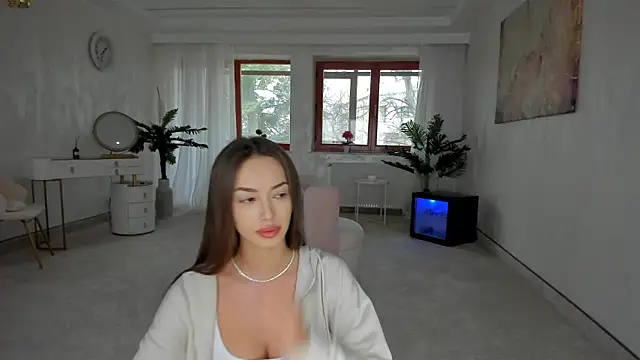 TiffanyHouston  online show from February 8, 2025, 7:04 am