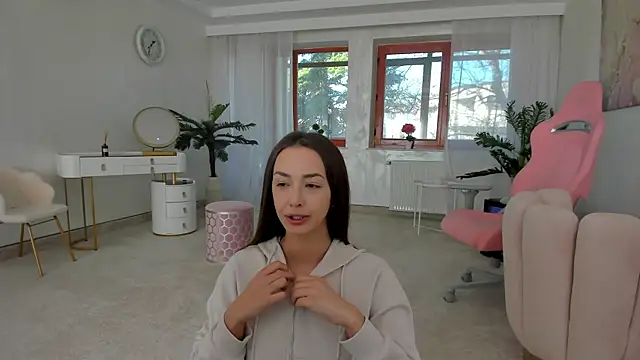 TiffanyHouston  online show from March 8, 2025, 6:54 am