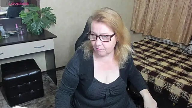 Frau Marta online show from December 14, 2024, 1:27 pm