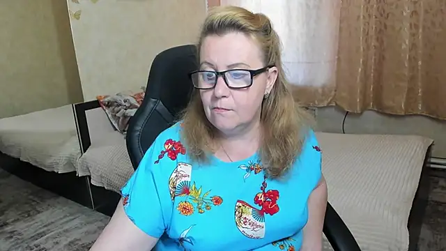 Snapshot of Frau_Marta chatting on May 2, 2026, 12:54 pm Frau Marta online show from May 2, 2026, 12:54 pm