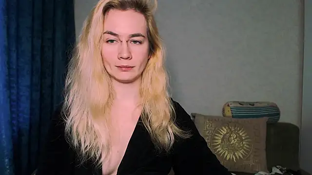 xxxcharismaaa online show from December 13, 2024, 9:35 am