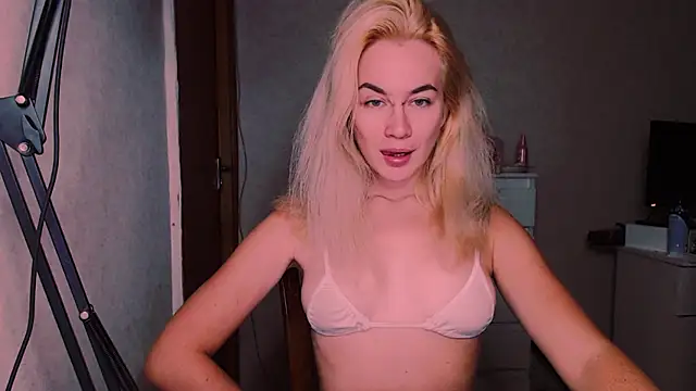 xxxcharismaaa online show from October 2, 2025, 6:04 pm