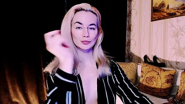 xxxcharismaaa online show from December 1, 2025, 8:36 pm