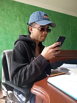 pinedasex777 online show from November 7, 2025, 3:45 pm