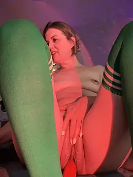 MaiseKnox online show from December 27, 2024, 2:04 am