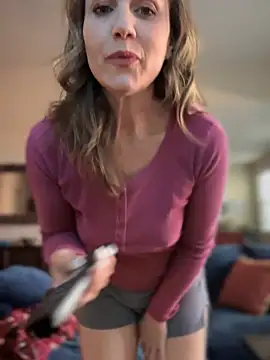 MaiseKnox online show from January 16, 2025, 9:51 pm