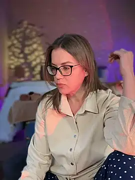 MaiseKnox online show from March 16, 2025, 7:49 pm