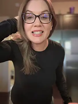 MaiseKnox online show from October 17, 2025, 10:12 pm