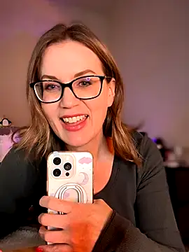 MaiseKnox online show from December 16, 2025, 10:04 pm