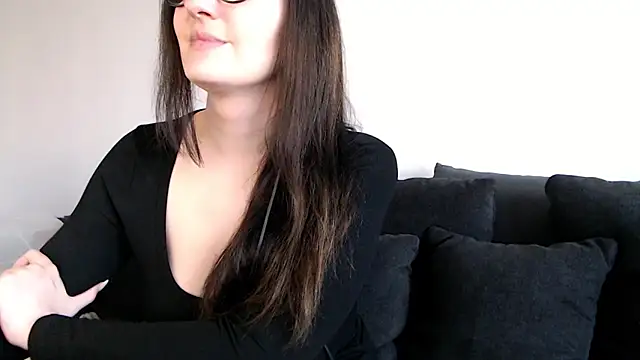 Snapshot of Alina_Lamour chatting on July 8, 2026, 7:07 pm Alina Lamour online show from July 8, 2026, 7:07 pm