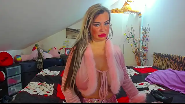 Raffaelababy online show from November 30, 2025, 7:18 pm