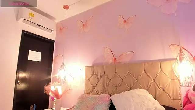 Snapshot of Vivi_prinncess chatting on April 30, 2026, 3:13 am Vivi prinncess online show from April 30, 2026, 3:13 am