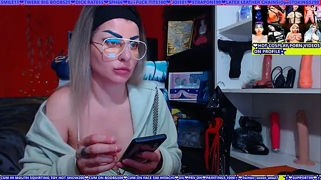 cuminmenowbbyx online show from April 18, 2026, 5:06 pm