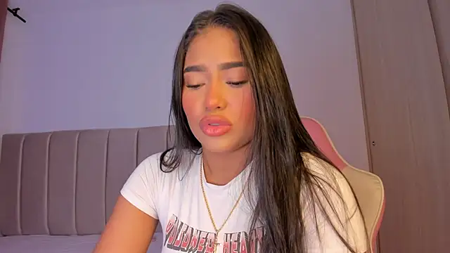 isa bunny online show from October 25, 2025, 2:19 am