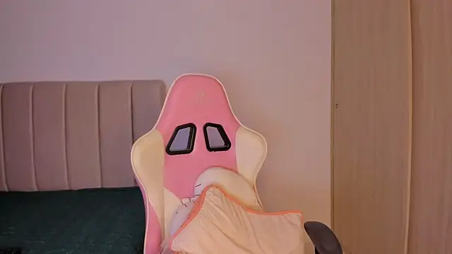 isa bunny online show from April 15, 2026, 6:42 am