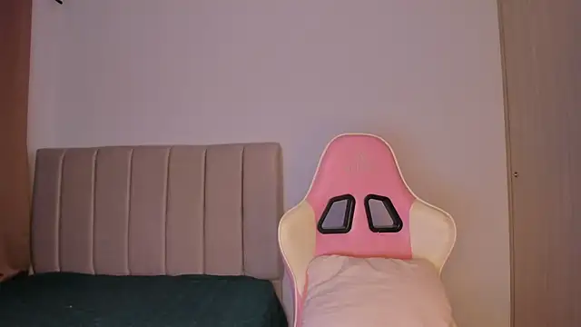 isa bunny online show from April 17, 2026, 4:48 am