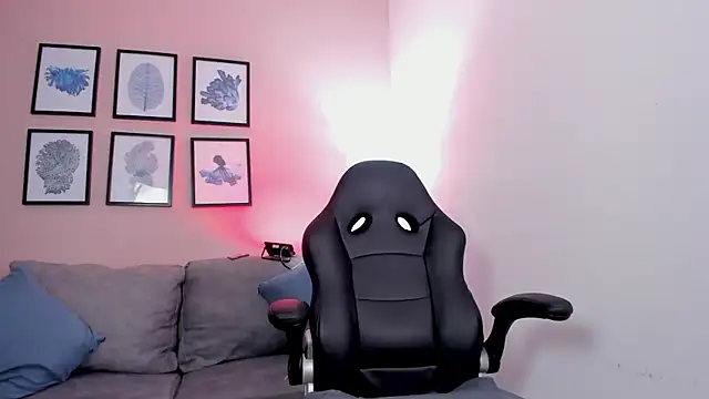 Sabrina Sabrock  online show from October 31, 2025, 5:41 am