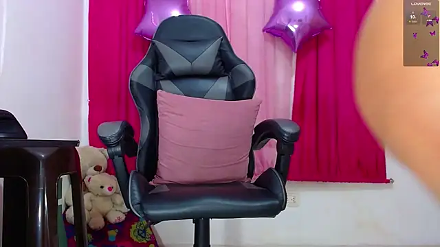 Snapshot of Luciana0226 chatting on November 9, 2025, 8:40 pm Luciana0226 online show from November 9, 2025, 8:40 pm