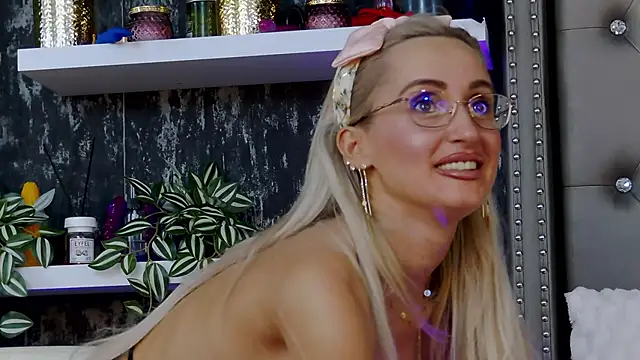 IsabelleEthan online show from March 20, 2025, 7:03 am