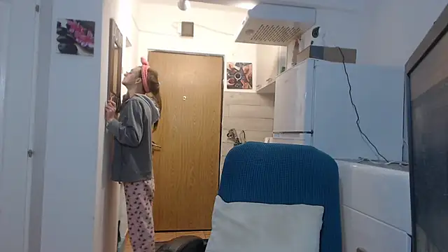 simyhvn online show from February 24, 2025, 5:11 am