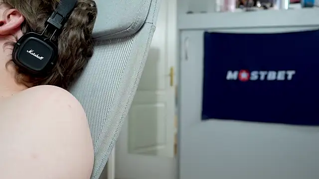 Snapshot of foxeslovefoxes chatting on January 7, 2025, 12:09 pm foxeslovefoxes online show from January 7, 2025, 12:09 pm