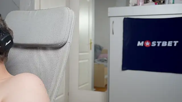 Snapshot of foxeslovefoxes chatting on January 8, 2025, 12:26 pm foxeslovefoxes online show from January 8, 2025, 12:26 pm