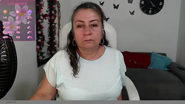 Snapshot of stepmother_105 chatting on January 23, 2025, 4:59 pm stepmother 105 online show from January 23, 2025, 4:59 pm