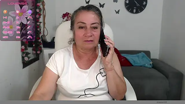 Snapshot of stepmother_105 chatting on February 20, 2025, 3:19 pm stepmother 105 online show from February 20, 2025, 3:19 pm