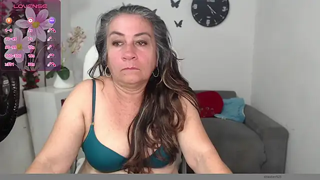 Snapshot of stepmother_105 chatting on March 11, 2025, 3:02 pm stepmother 105 online show from March 11, 2025, 3:02 pm