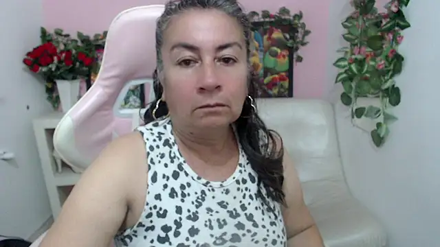 Snapshot of stepmother_105 chatting on September 17, 2025, 5:36 pm stepmother 105 online show from September 17, 2025, 5:36 pm