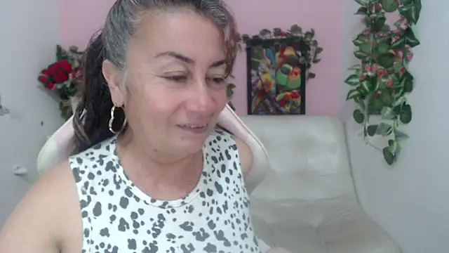 Snapshot of stepmother_105 chatting on September 26, 2025, 4:55 pm stepmother 105 online show from September 26, 2025, 4:55 pm