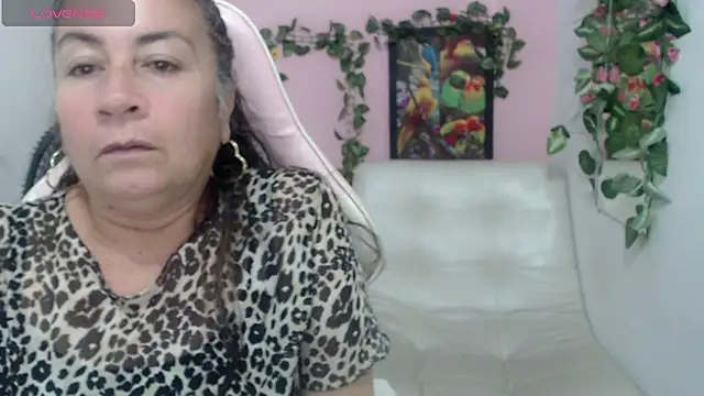 Snapshot of stepmother_105 chatting on October 23, 2025, 3:33 pm stepmother 105 online show from October 23, 2025, 3:33 pm