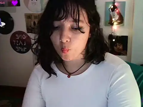 soynanabela28 online show from March 3, 2025, 10:42 pm