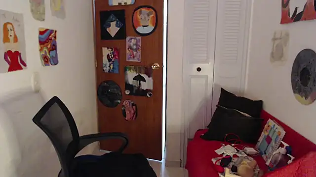 soynanabela28 online show from November 2, 2025, 11:29 pm