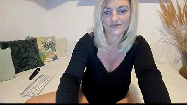 Jadore able online show from September 27, 2025, 1:43 am