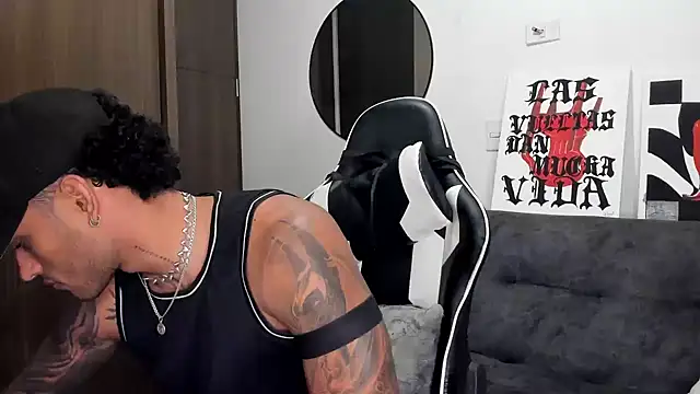 Alessandro Vanni online show from October 8, 2025, 1:36 am