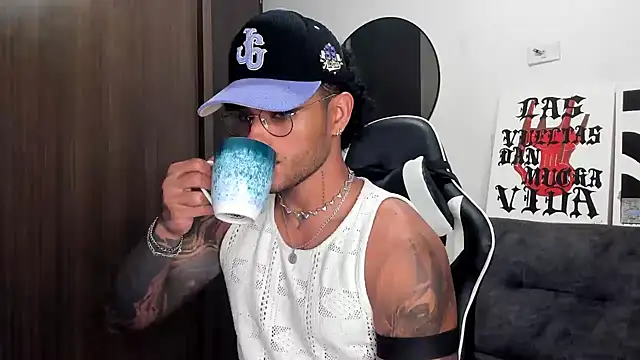 Alessandro Vanni online show from October 10, 2025, 1:15 am