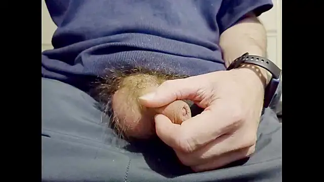 hairyuncut00 online show from October 7, 2025, 10:07 pm