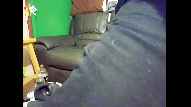 hairyuncut00 online show from March 12, 2026, 9:43 pm