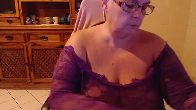 MISS LINDAH online show from October 14, 2025, 5:08 am