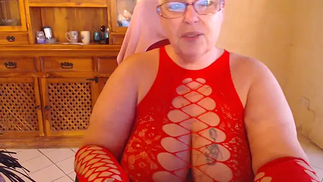 MISS LINDAH online show from November 9, 2025, 6:33 am