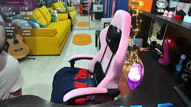 Softie Sofy online show from January 25, 2025, 2:37 am