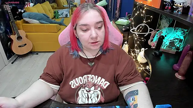 Softie Sofy online show from March 18, 2025, 3:53 am