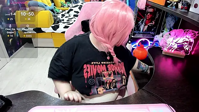 Softie Sofy online show from November 3, 2025, 3:19 am