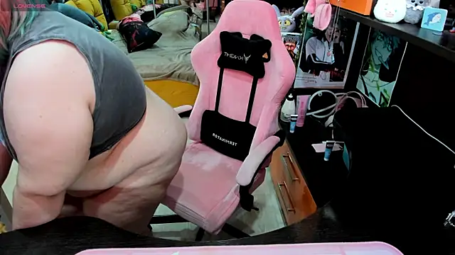 Softie Sofy online show from April 14, 2026, 3:01 am